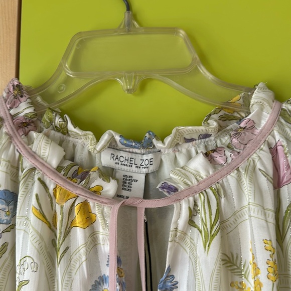 ‼️SOLD‼️Gorgeous Floral Blouse - Picture 6 of 14